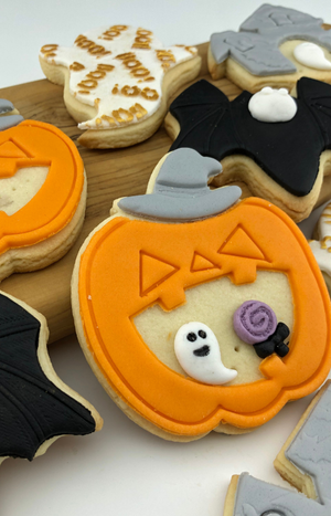 Cadılar Bayramı temalı kurabiyeler. Silikon kalıp ile üretilmiş olabilirler.