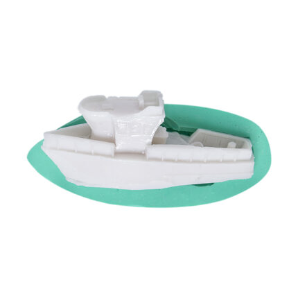 3 boyutlu gemi silikon kalıbı ile yapılmış beyaz gemi modeli. Deniz temalı dekoratif obje.