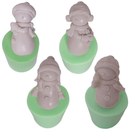 4'lü kardan kız silikon kalıp modeli, kış temalı koleksiyon için ideal. Sevimli kardan kız figürleri.