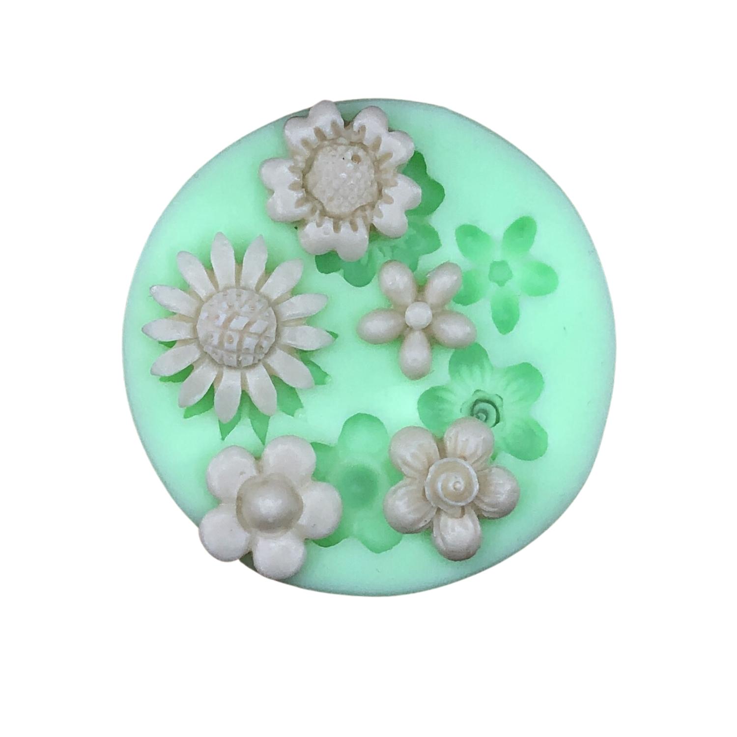 5-farkli-modelde-kucuk-cicekler-seklinde-silikon-polyester-kalibi-kk-2214.jpg 5 farklı modelde küçük çiçekler silikon kalıp: çiçek figürleri kalıbı.