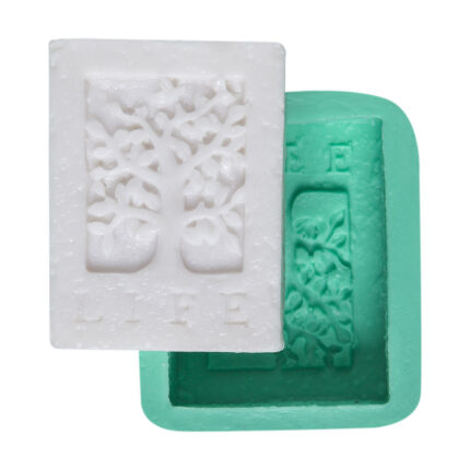 Ağaç desenli "Life" sabun kalıbı ve dökülmüş sabun. Doğa temalı yaşam ağacı biblo yapımı için silikon kalıp.
