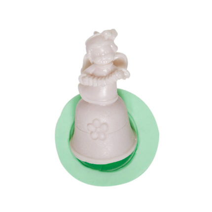 Akordeon çalan melek silikon kalıbı ile yapılmış melek figürlü dini süs eşyası. Müzik temalı, el yapımı obje.