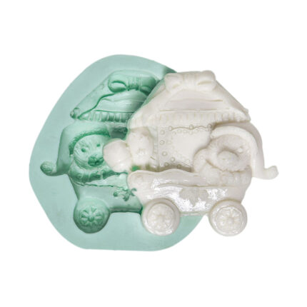 Arabada ayıcık silikon kalıbı ve kalıptan çıkarılmış sabun objesi. Erkek çocuk odası süsü yapımı için ideal.