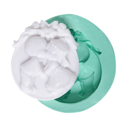 Aşık gelin damat silikon kalıbı ve dökülmüş örneği. Düğün temalı özel gün hediyesi yapımı için ideal.