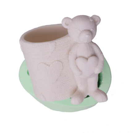 Sevimli ayıcık kalemlik silikon kalıp modeli, çocuk odası aksesuarı için ideal. Kalp desenli ve 3D ayıcık figürlü.