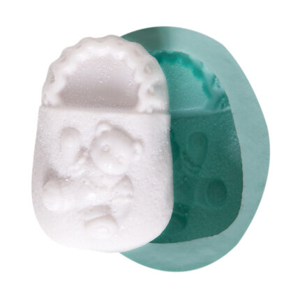 Ayıcıklı patik silikon kalıp modeli: Bebek temalı hediyeler için ideal. Reçine ve alçı uyumlu, sevimli tasarım.