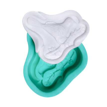 Bahar dalında kuş silikon kalıbı: çiçek temalı sabun ve dekoratif obje yapımı için ideal.