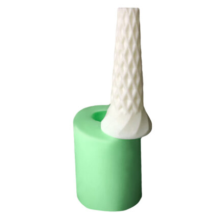 Baklava dilimi mum silikon kalıbı ve kalıptan çıkmış geometrik mum örneği. Dekoratif baklava dilimi silikon kalıp ile mum yapımı.