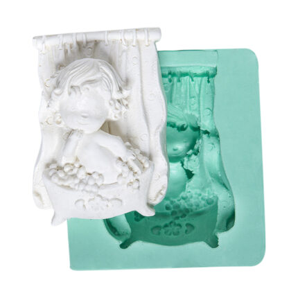 Banyoda çocuk silikon kalıbı: Çocuk temalı mum, sabun, alçı ve epoksi dökümü için ideal.