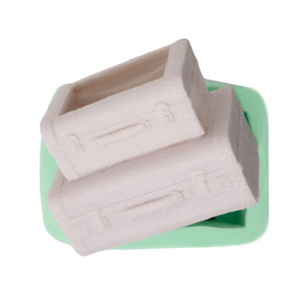 Bavul saksı silikon kalıbı: Seyahat temalı dekorasyon için 3D bavul figürlü saksı kalıbı.