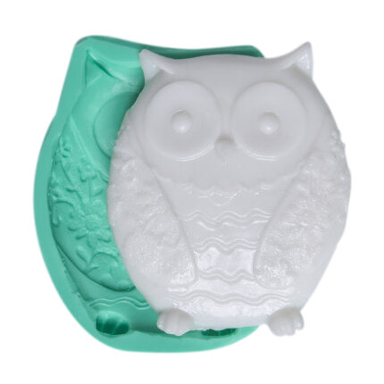 Sevimli baykuş figürlü silikon kalıbı ve reçineden dökülmüş baykuş. Bilgelik sembolü kuş figürü.