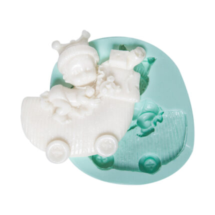 Bebek arabasında oyuncaklı bebek silikon kalıbı ve kalıptan çıkmış obje. Bebek temalı mum, sabun, alçı, epoksi yapımı için.