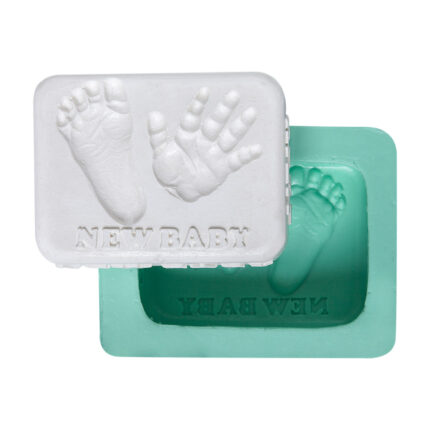 Bebek el ayak izi silikon kalıbı: "NEW BABY" yazılı, bebek hatırası için ideal.
