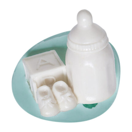 Biberon, patik ve oyuncak blok içeren bebek temalı silikon kalıbı. Bebek sabunu yapımı için ideal.