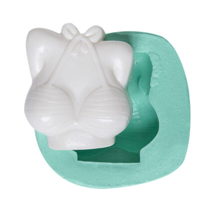 Bikini üstü silikon kalıp ve kalıptan çıkarılmış beyaz obje. Bikini temalı mum, sabun veya alçı obje yapımı için ideal.