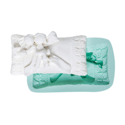 Bir yastıkta kocayınlar silikon kalıp: romantik çift figürüyle aşk temalı hediye yapımı için ideal.