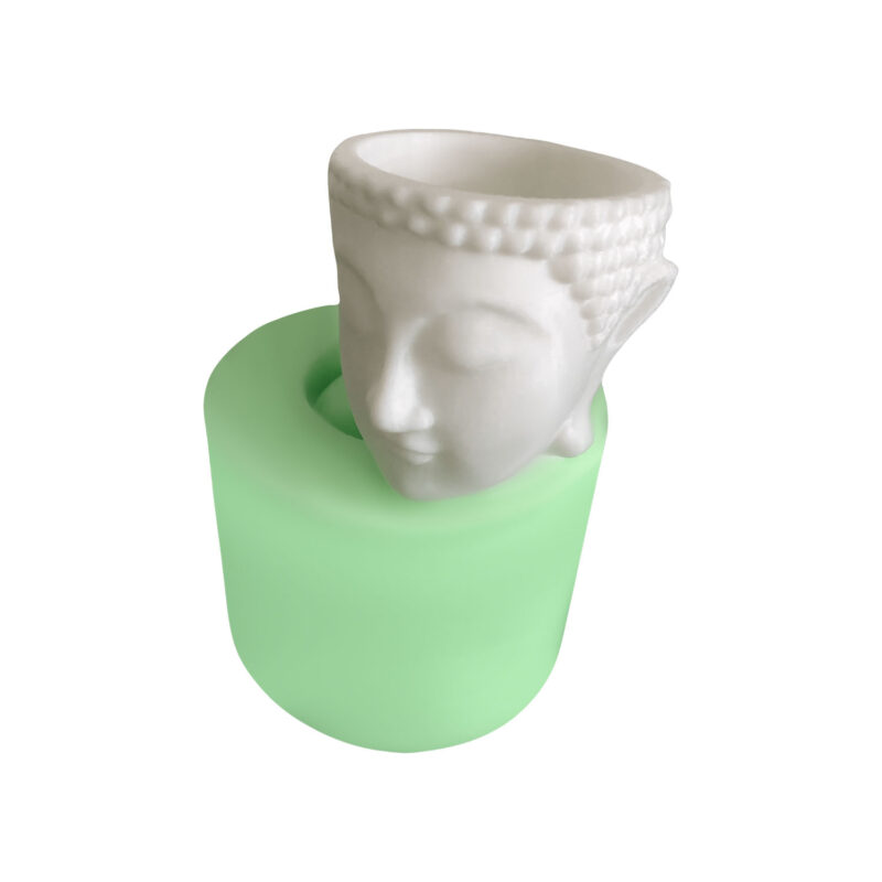 Buddha kafası silikon kalıp ile yapılmış saksı heykeli. Meditasyon temalı dekorasyon için ideal.