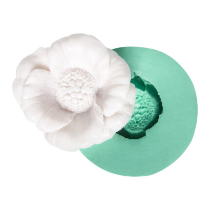 İri çiçek desenli silikon kalıp ve beyaz çiçek biblo. Gösterişli çiçek reçine süs yapımı için ideal.