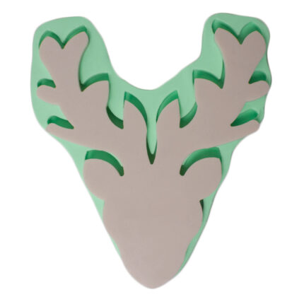 Büyük geyik başı silikon kalıp: Yılbaşı süsü için ideal, 22,5x25x1cm boyutlarında. Geyik figürü silikon kalıp.