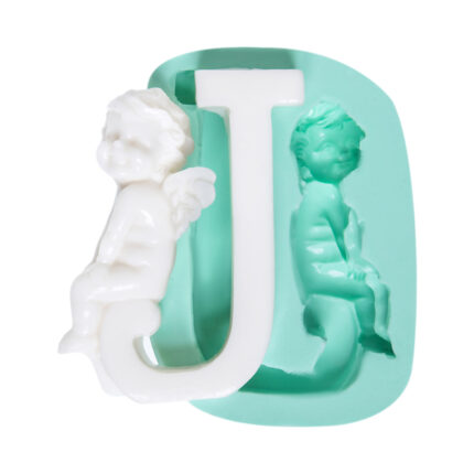 Büyük melekli harf J silikon kalıbı, kişiye özel süs yapımı için ideal. Melek figürlü J harfi kalıbı.