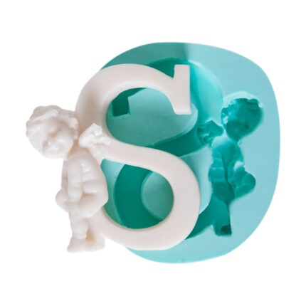 Büyük melekli harf S silikon kalıbı ve harf temalı sabun örneği. Kişiye özel hediye yapımı için ideal.