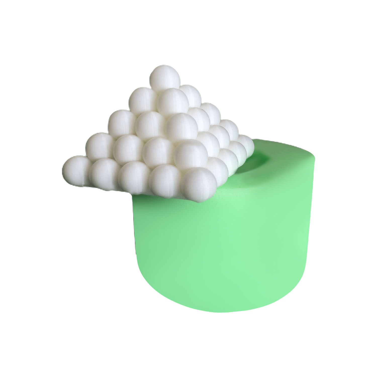 buyuk-piramit-bubble-seklinde-silikon-poliuretan-kalibi-kk-2203.jpg Büyük piramit bubble silikon kalıp ile yapılmış, piramit şeklinde beyaz bubble objesi ve yeşil silikon kalıp.