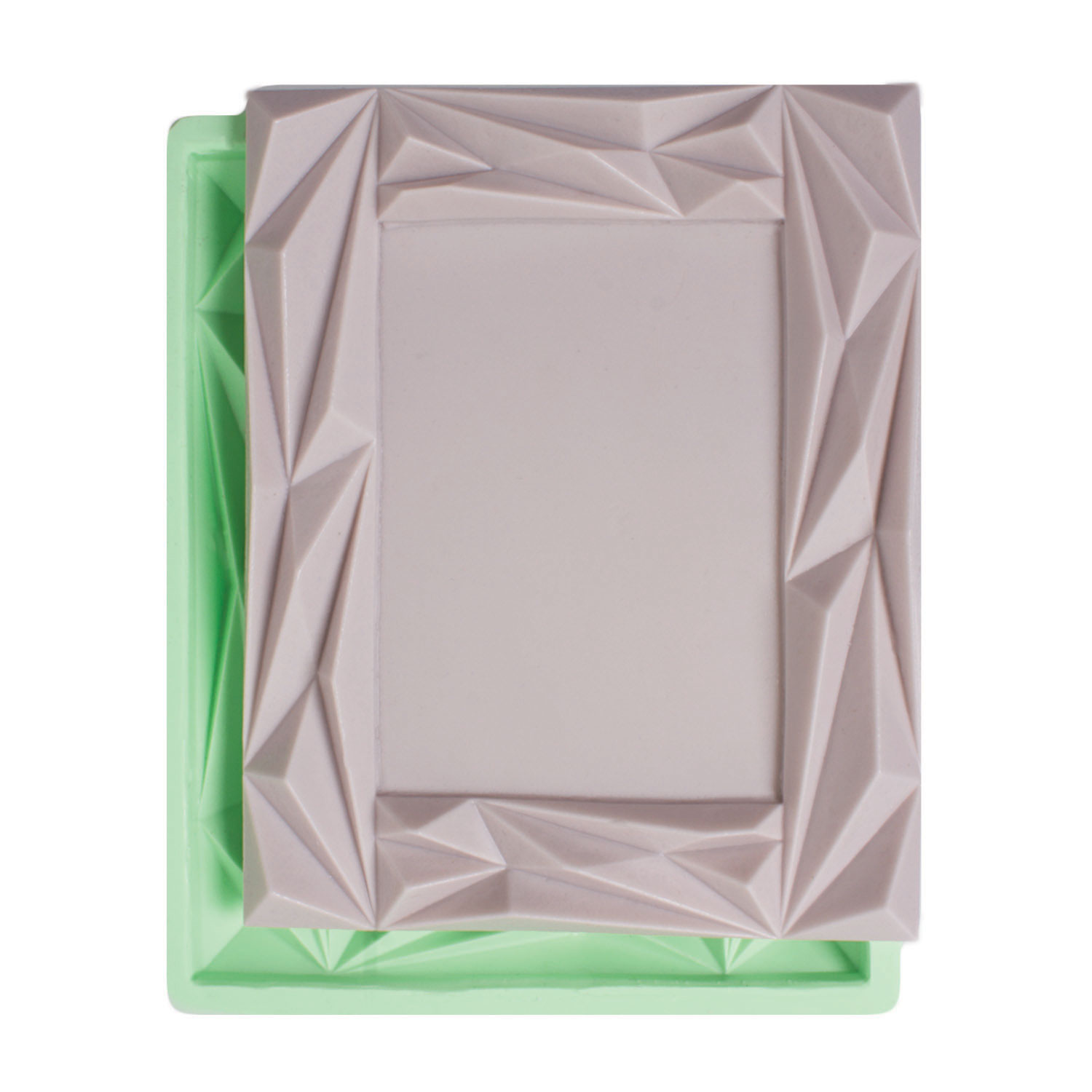 buyuk-piramit-cerceve-seklinde-silikon-sabun-kalibi-kk-1900.jpg Büyük piramit çerçeve silikon kalıp modeli, geometrik dekorasyon için. Çerçeve silikon kalıp detayı.