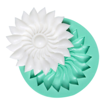 Çarkıfelek çiçeği silikon kalıbı ve kalıptan çıkarılmış beyaz passiflora çiçeği reçine süs.