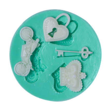 Çeşitli minik objeler silikon kalıbı: motosiklet, kilit, anahtar, taç. Dekoratif aksesuar yapımı için ideal.