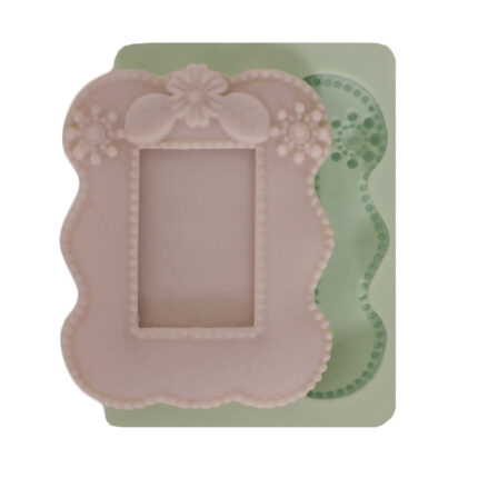 Kurdelya Vintage Çiçekli Dalgalı Çerçeve Silikon Kalıbı. Fotoğraf çerçevesi yapımı için ideal.