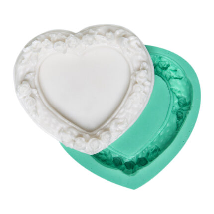 Çiçekli kalp minik çerçeve kalıbı ve reçine süs. Kalp şekilli çerçeve biblo yapımı için ideal.