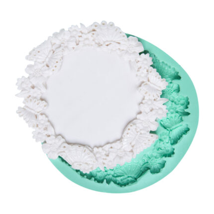 Kelebek süslemeli çiçekli çerçeve desenli silikon kalıp: Bahçe temalı resim çerçevesi yapımı için ideal.