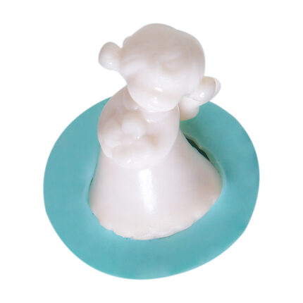 Çiçekli küçük melek silikon kalıbı ile yapılmış melek figürlü dini süs objesi.