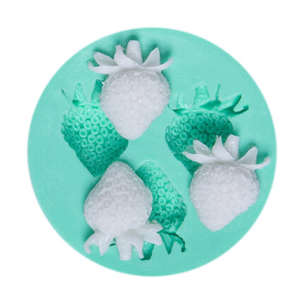 Çilek 3'lü silikon kalıbı: Meyve temalı dekorasyon, sabun veya takı yapımı için ideal.