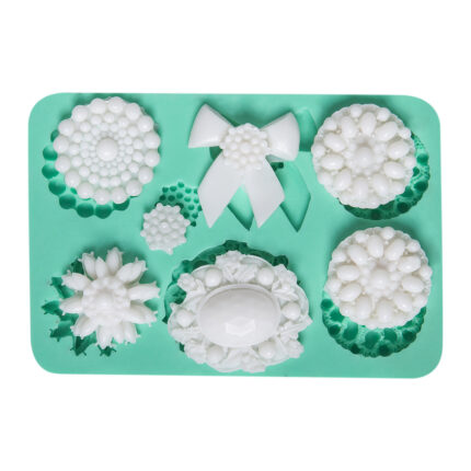 Çoklu broş figürlü silikon kalıp modeli: Kurdeleli, çiçekli, takı iğneleri seti kalıbı. Aksesuar reçine süs yapımı için ideal.