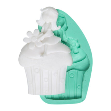 Kurdelya tatlı üzerinde kız kalıbı. Cupcake kız reçine süs kalıbı.