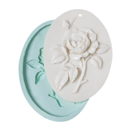 Dal gül delikli silikon kalıp ve kalıptan çıkmış gül temalı obje. Alçı, sabun, mum yapımı için ideal.