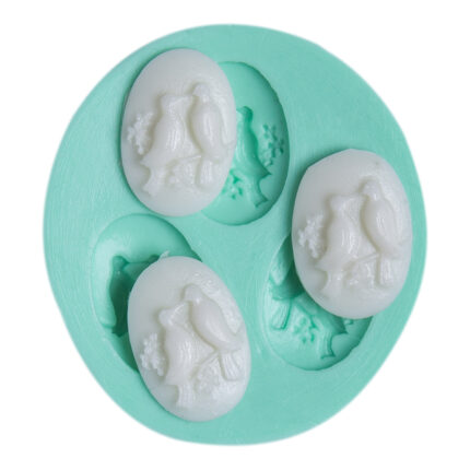 Dalda kuşlar 3'lü silikon kalıbı ve kalıptan çıkmış kuşlu sabunlar. Doğa temalı dekorasyon için ideal.