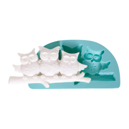 Dalda üçlü baykuş silikon kalıbı ve kalıptan çıkmış baykuş figürü. Doğa temalı sabun, takı yapımı için ideal.