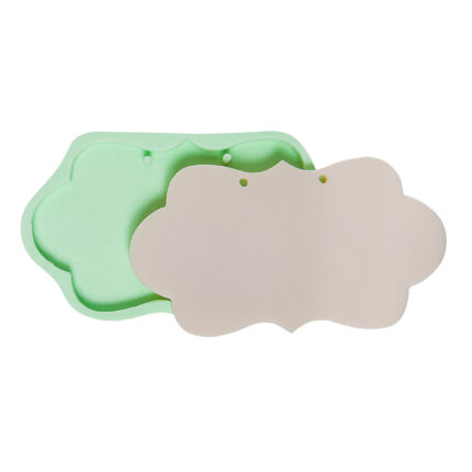 Dalgalı orta boy duvar panosu delikli silikon kalıbı ve bitmiş ürün örneği.