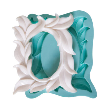 Dalgalı yaprak silikon kalıbı ile yapılmış dekoratif çerçeve. Botanik dekorasyon için ideal.