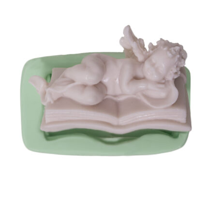 Defterde yatan melek silikon kalıp: Kitap üzerinde uyuyan melek figürü. Dini dekorasyon için ideal.