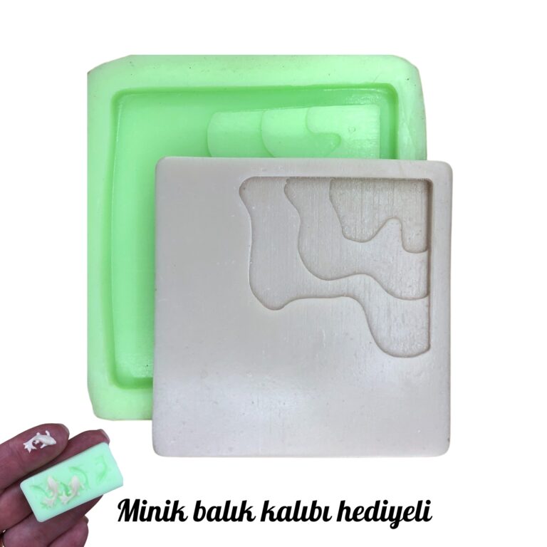 Derinleşen su bardak altlığı silikon kalıbı ve minik balık kalıbı hediyesi. Su temalı altlık yapımı için ideal.