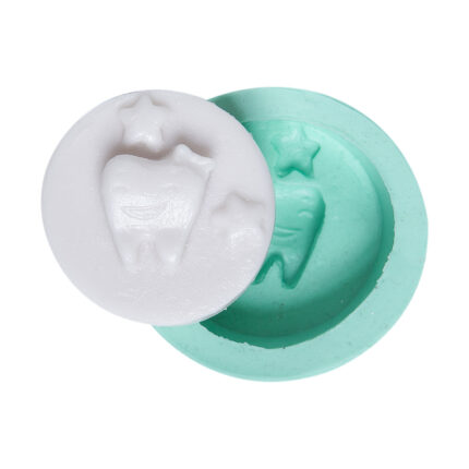 Diş figürlü silikon kalıp ve ilk diş hediyesi sabun. Bebek diş çıkarma partisi hediyelik yapımı için ideal.