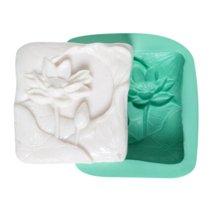 Doğa temalı lotus çiçekli sabun kalıbı ve kalıptan çıkmış sabun. Doğa aşkı biblo yapımı için ideal.