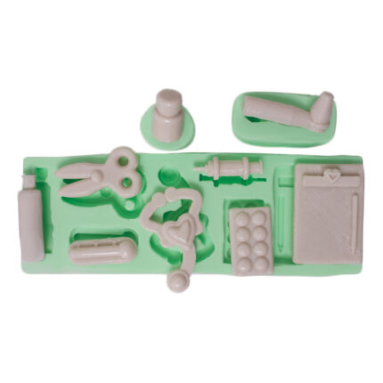 Kurdelya doktor eşyaları silikon kalıp: makas, stetoskop, şırınga ve diğer tıp temalı figürler.