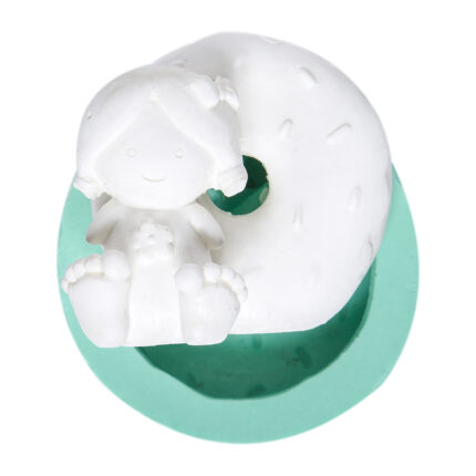 Donutlu kız silikon kalıbı: sevimli kız figürü ve donut. Mutfak süsleri, sabun, mum veya epoksi takı yapımı için ideal.