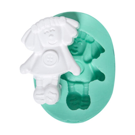 Düğmeli kız silikon kalıp modeli ve kalıptan çıkarılmış obje. Bebek odası dekorasyonu ve mum yapımı için ideal.