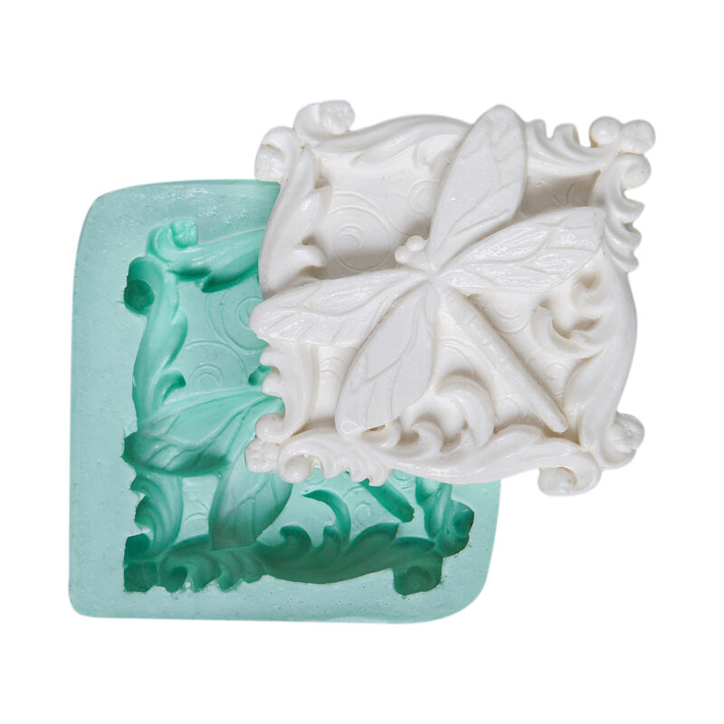 Kurdelya desenli yusufçuk silikon kalıp ve kalıptan çıkmış yusufçuk figürü. Doğa temalı süsleme için ideal.