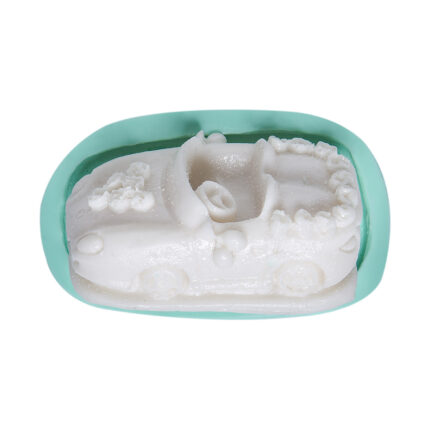 Gelin arabası silikon kalıbı ile yapılmış beyaz dekoratif obje. Düğün anısı obje yapımı için ideal.